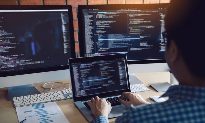 数据科学选型:R与Python如何赋能准格尔旗网站建设?